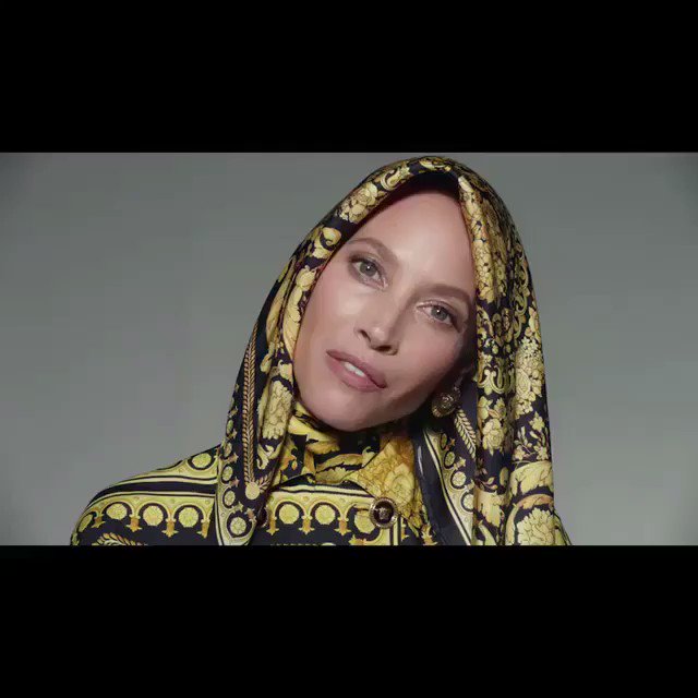 #VersaceVersaceVersace https://t.co/M5DS0okRLl