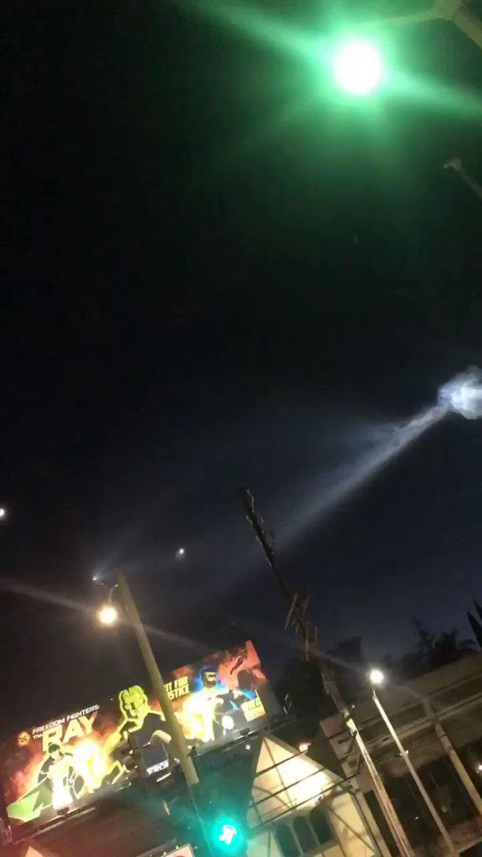 What is this in the sky? https://t.co/pjcp2MlH4v