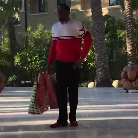 IF THIS AIN'T CHRISTMAS, I DON'T KNOW WHAT IS!!!! https://t.co/VLylteOwQs