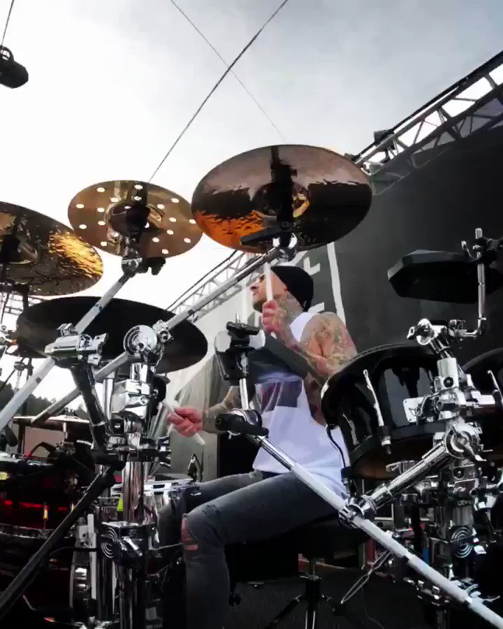 ????Ayyy, shit was legendary @djspider @airandstyle #DRUMSDRUMSDRUMS https://t.co/qnTSzcaojp