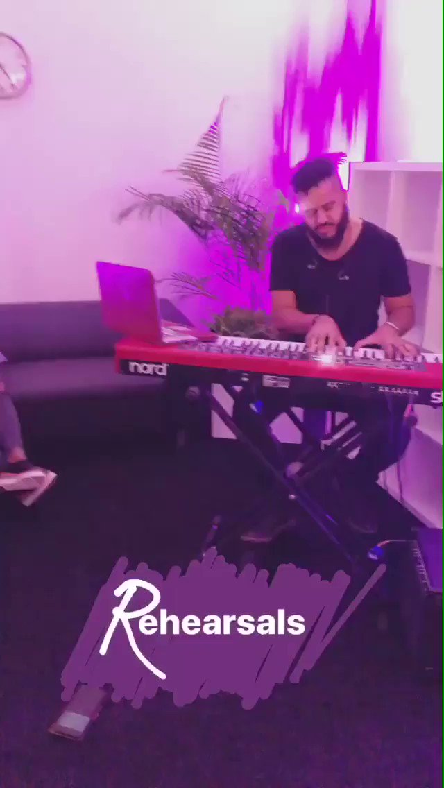 Rehearsals ???? you may know this one #bleedinglove https://t.co/vQXThjVkXh