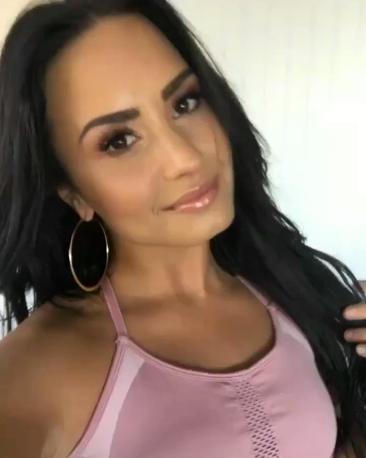 ???????????? @fabletics #Demi4Fabletics https://t.co/RP4il1udbP https://t.co/PbYkWPNTdd