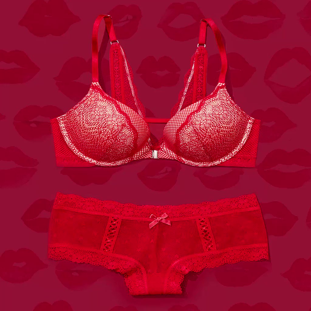 An actual red alert—#VDayMeDay is 3 days away! Wrap up your gifts NOW: https://t.co/yB68nnYlZq https://t.co/ka7B84YY6w