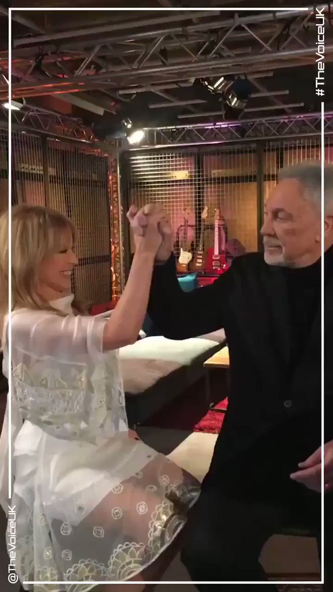 #TeamTom with @RealSirTomJones on the @thevoiceuk ???????? https://t.co/uSgPTn6YKc