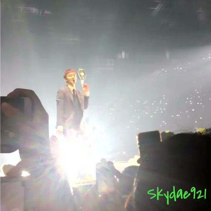 RT @Skydae921: EXO - boomerang #Chen #EXO #ElyXiOnInSG #ElyXiOninSingapore...
