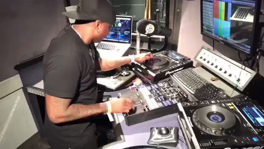 ????We steppin’ in hotter this year ???? Salute @IAMDJMAGIC #Spicy https://t.co/ZnWTShTX5Z