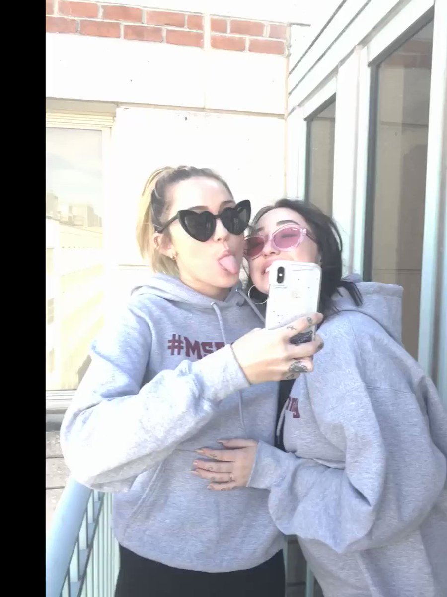 Selfies and Licks w @noahcyrus ! It’s a very special morning #MarchForOurLives https://t.co/aWuFWweOKt