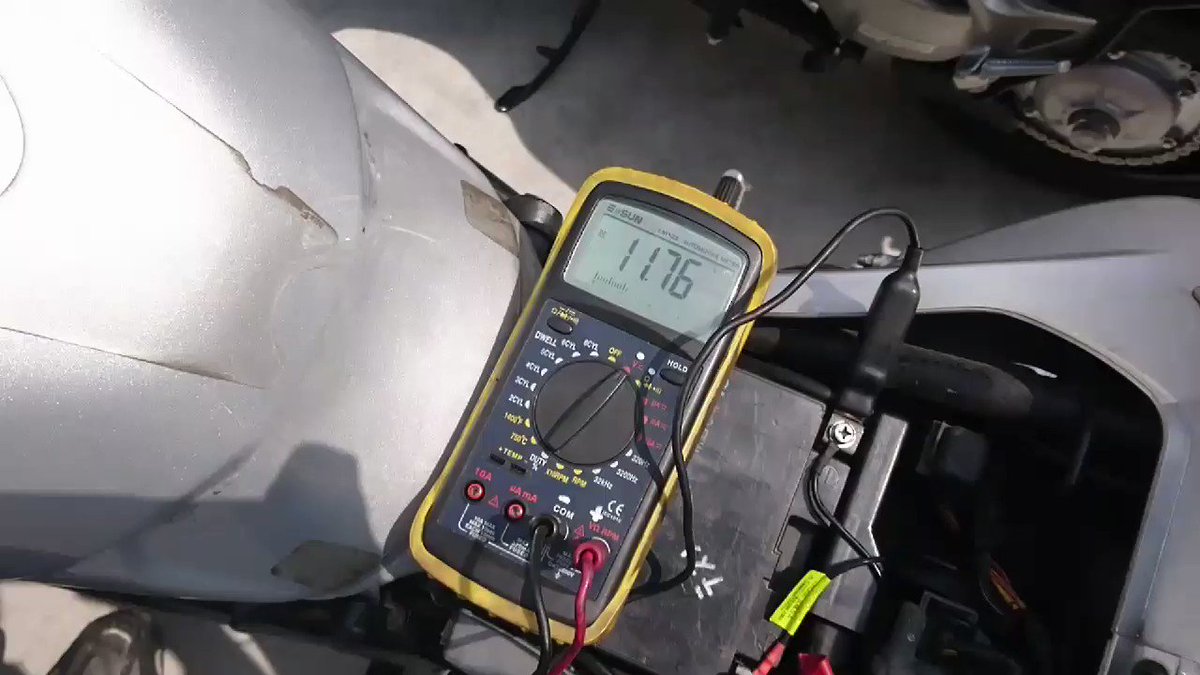 SV1000S、テスター動画。今は始動するけど、このままバッテリー積み直しても元の木阿弥だからねー。バイクやさんには本当 SV1000S、テスター動画。今は始動するけど、このままバッテリー積み直しても元の木阿弥だからねー。バイクやさんには本当