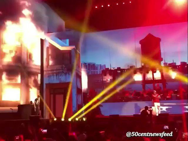 Coachella 2018 Forever your favorite ebony & ivory????????get the strap #lecheminduroi @Eminem https://t.co/xP5FV1Wv4h