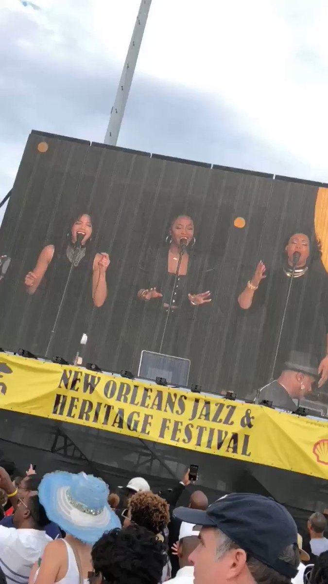 Queen @IAMANITABAKER giving me so much life today at @jazzfest ???????? https://t.co/ydgpBliuQD
