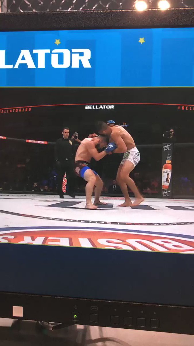 ????Damn body shot made him do a back flip.smh????‍♂️????get the strap https://t.co/mSi1wetsKc