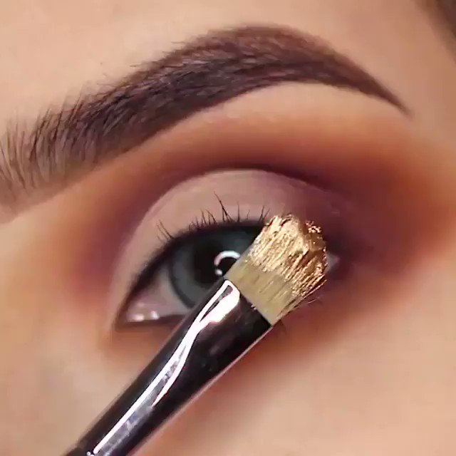 RT @kkwbeauty: Watch how marisolbautistaa uses the #KKWXMARIO Eyeshadow Palette, back in stock on 5.18 #KKWBEAUTY https://t.co/EqqFw3vxeV