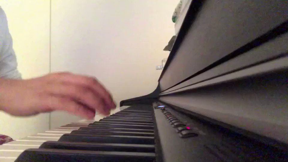 電子ピアノに駅メロみたいな音色があったから耳コピで学生時代の懐メロを弾いてみた。笑直録りだから打鍵音が邪魔すぎる…県芸の 電子ピアノに駅メロみたいな音色があったから耳コピで学生時代の懐メロを弾いてみた。笑直録りだから打鍵音が邪魔すぎる…県芸の