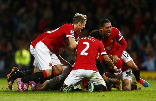 Van Persie swarmed by teammates after late equaliser [via @Sqwuaka]