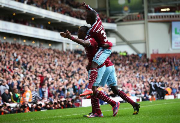 Sakho celebrates his match winner against Man. City [via @PremierLeague]