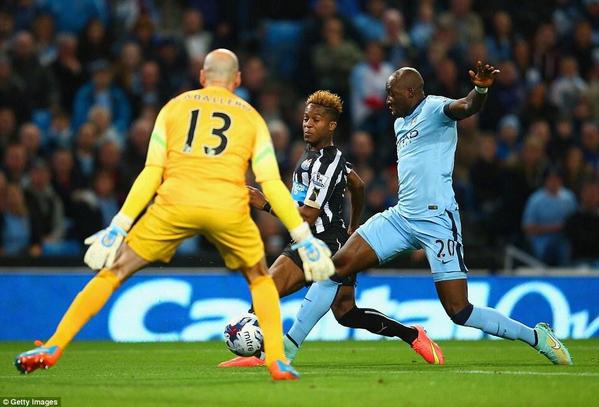 Rolando Aarons puts Newcastle in front at Manchester City [via @NUFC]