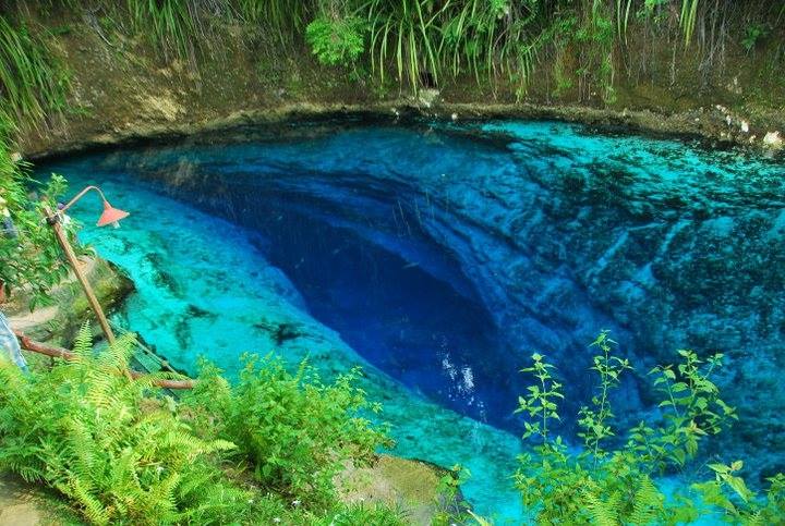 Enchanted River: It's impossible to catch a fish here, no matter what, and also it supposedly doesn't have a bottom. http://t.co/vZW7Dl7Ng6