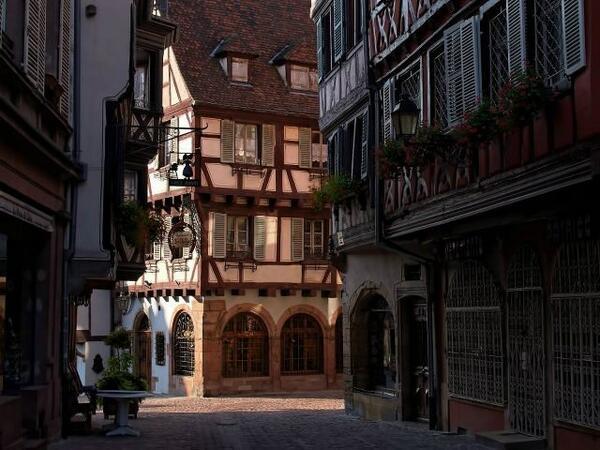 【フランス】コルマール(ハウルの動く城) コルマールの路地裏。 #絶景 【フランス】コルマール(ハウルの動く城) コルマールの路地裏。 #絶景