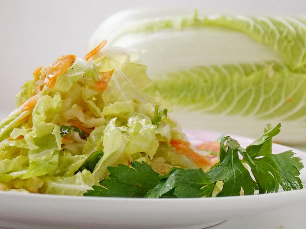 Салат цезарь с курицей в домашних условиях с пекинской капустой Салат цезарь с курицей в домашних условиях с пекинской капустой