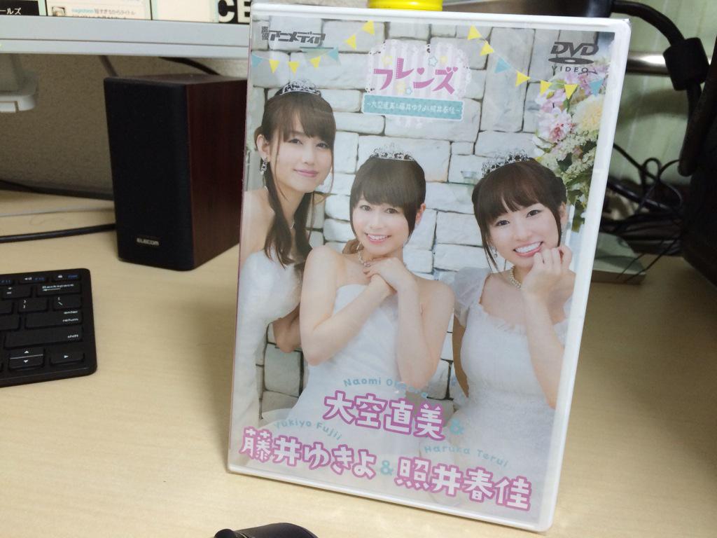 ちえり役の大空直美さん、ミリオンライブ所恵美役の藤井ゆきよさん、未確認で進行形の小紅役の照井春佳さんの青二女性声優3人が ちえり役の大空直美さん、ミリオンライブ所恵美役の藤井ゆきよさん、未確認で進行形の小紅役の照井春佳さんの青二女性声優3人が