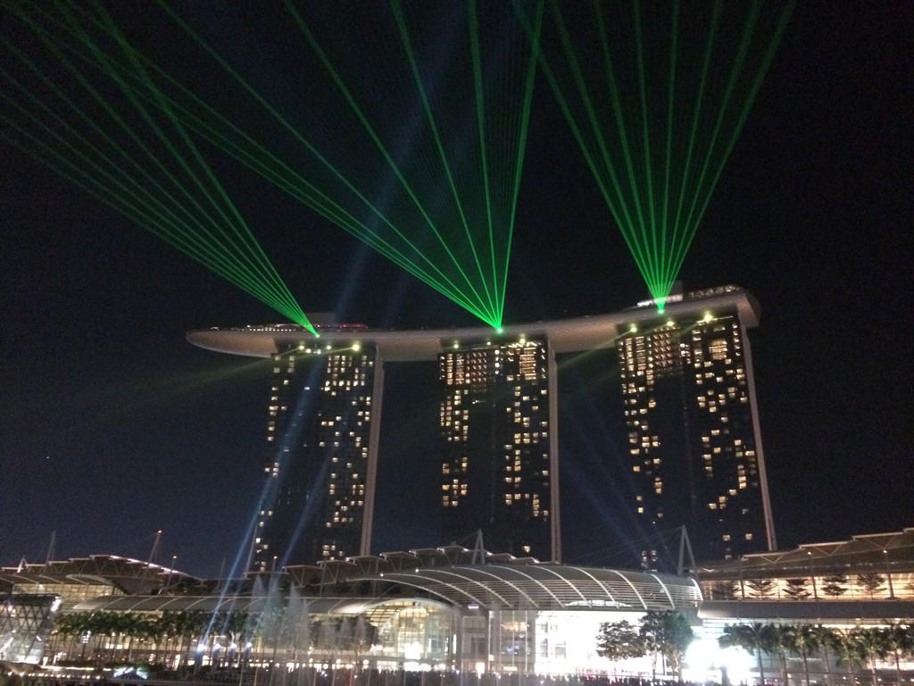 #MarinaBaySands laser show. Finale. #letsgetspoilt #OnlyInSG http://t.co/wnmohQF5p0