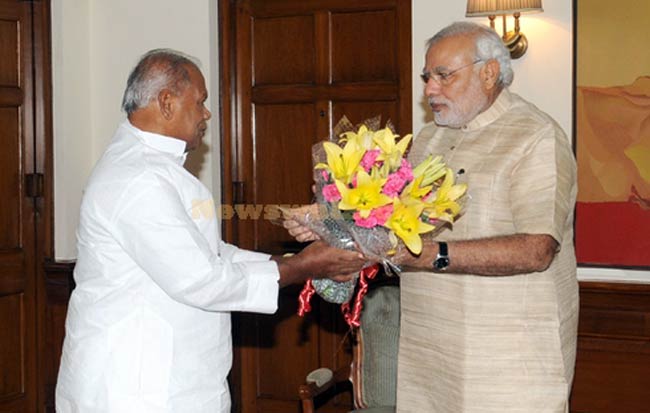 Bihar CM Manjhi to meet the PM amid Bihar crisis. Nitish prepares.