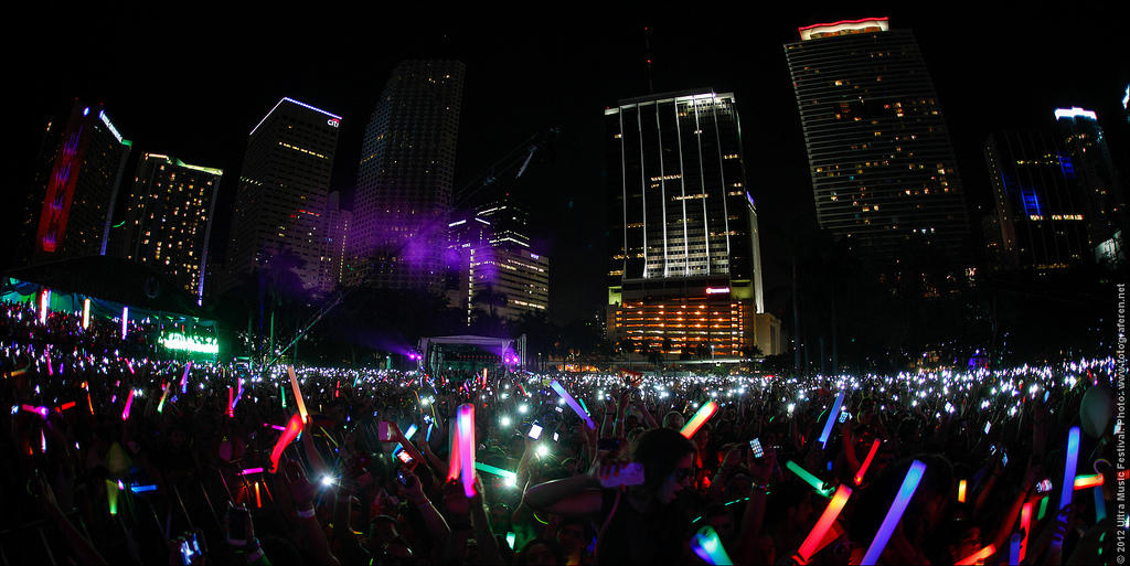 Ultra Music Festival 2013 (Miami, USA) (15-17/22-24.03) - 页 2 BBp9AJyCYAA5Y7X