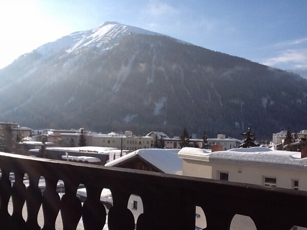 Fint i Davos idag. Gör sista förberedelserna på balkongen. #twittski 