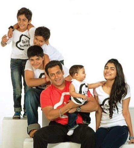 salman - ~~~Salman Khan with his Nephews and Niece!!~~~ BDlOhVsCQAEeE7a