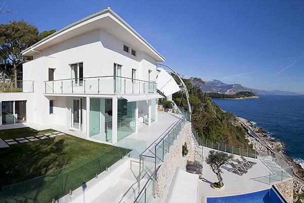 Photo: house/residence of the weird clever  14 million earning Marseille, France-resident
