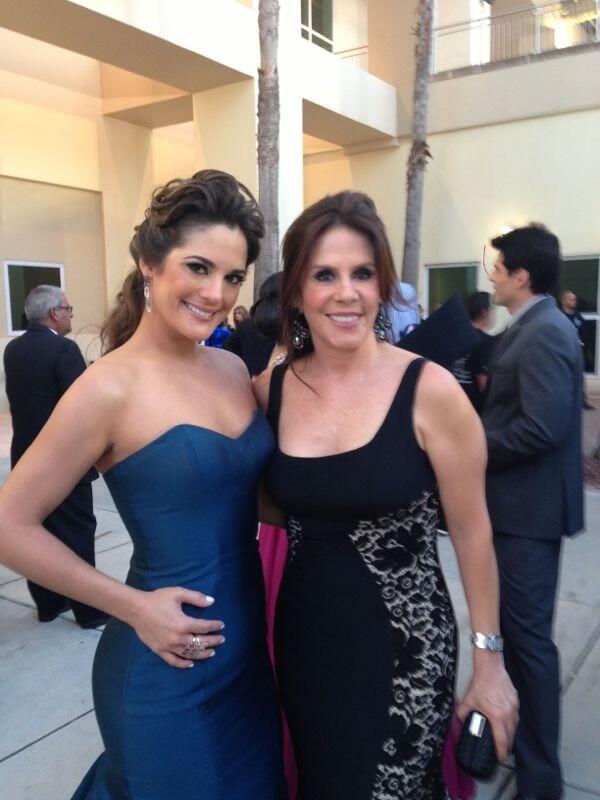 RT @Seara_sabrina: #alfombraroja de los #LatinBillboard2013 con @rebecajones http://t.co/SRWic1eSq1