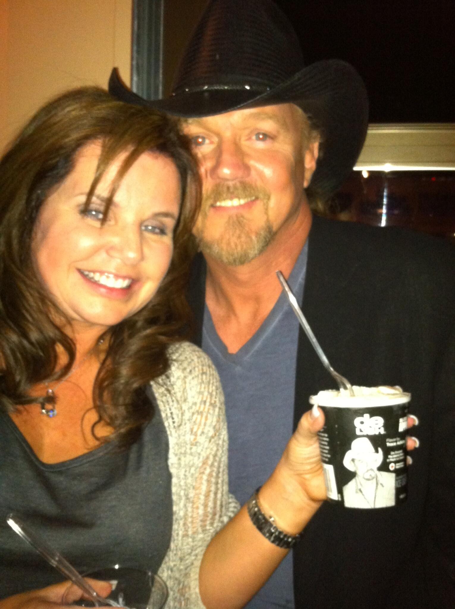 Trace Adkins Spouse 44 - bjbfb9l