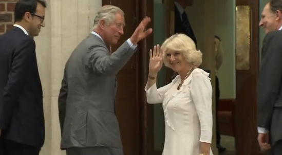 Prince Charles & Camilla just showed up to the hospital! http://t.co/PMPohhIjBT