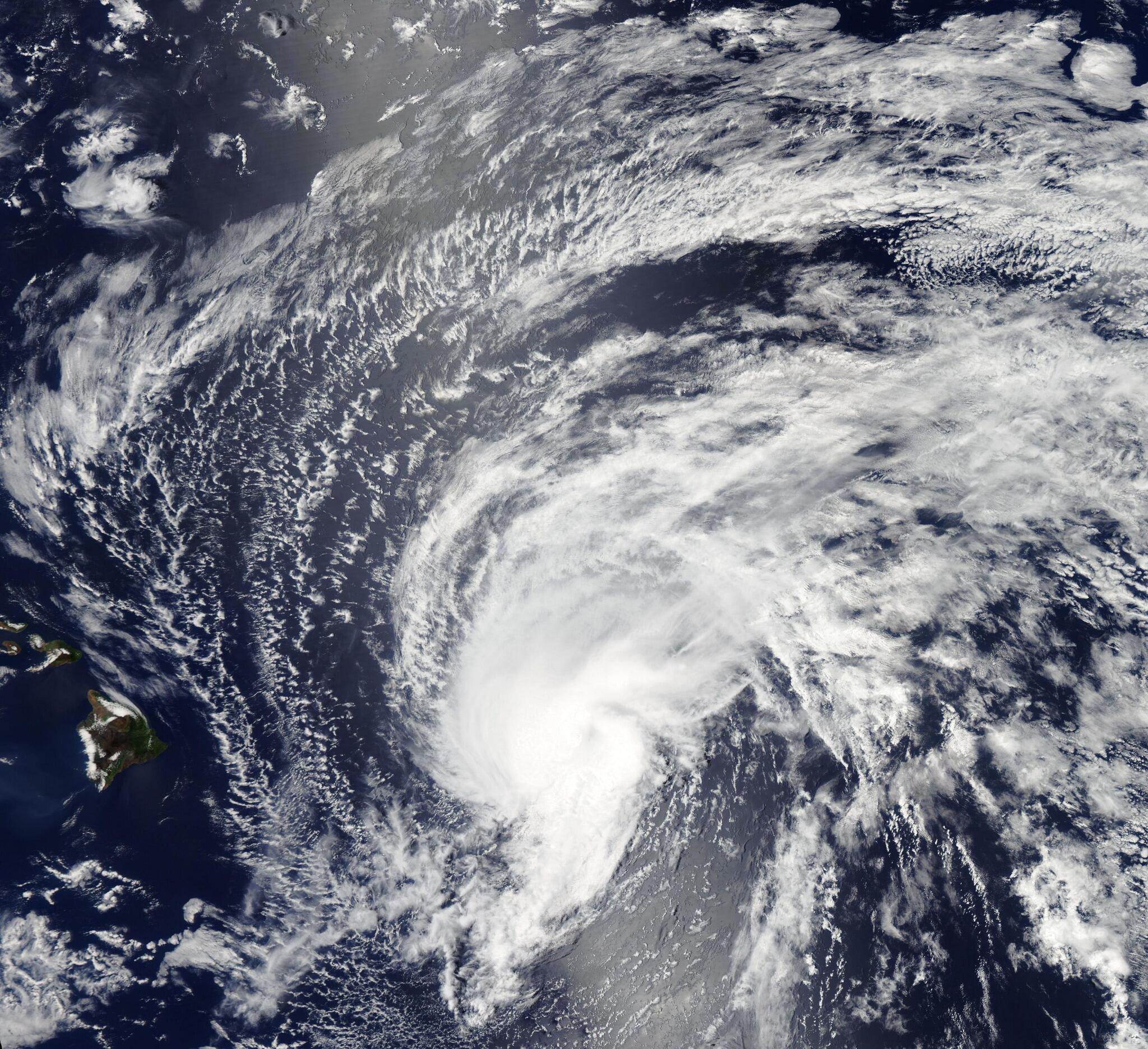 Foto de la tormenta tropical Flossie acercándose a Hawái http://t.co/OywlHqLWSi