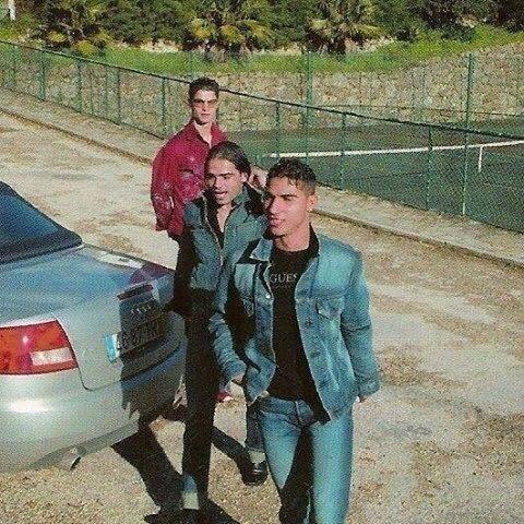 BRAKuTxCcAAJd-_.jpg:large