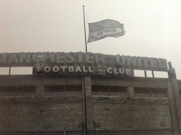 RT @barrymillard58: @UtdBeforeFergie 1958 The UNITED flag flies at half mast after the disaster as a sign of respect for the victims http://t.co/U8GVkbeWcb