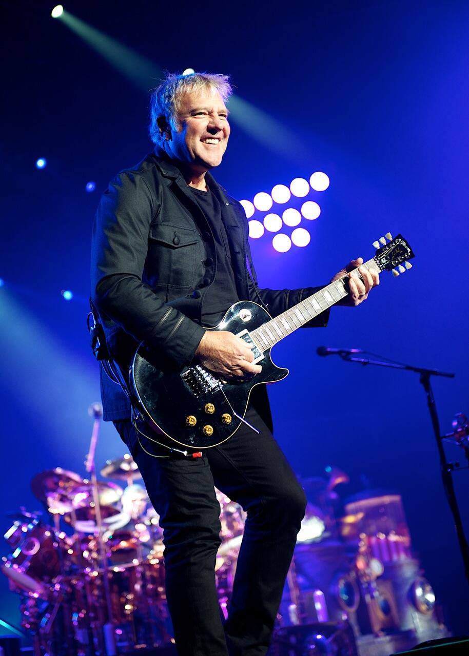 Happy 60th birthday Alex Lifeson! http://t.co/a20WeUFL7E
