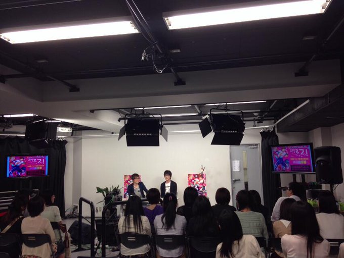 【メガネブ!ニコ生放送終了☆ですが…】なんと会場のお客様だけへのサービス、赤羽根さん&田丸さんが来場してくれたメガネ部員 【メガネブ!ニコ生放送終了☆ですが…】なんと会場のお客様だけへのサービス、赤羽根さん&田丸さんが来場してくれたメガネ部員