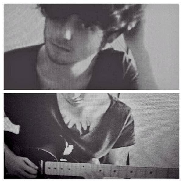 Playing #guitar for her on skype. http://t.co/BePDmk0dvN