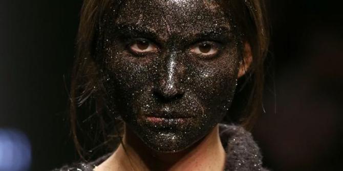 RT @DeLaGrifa: SMH "@TheRoot: Glittery blackface models spark backlash at Milan Fashion Week http://t.co/q7fG11nzr6 http://t.co/2gIIOk3FlD" spark from twitter @JamesJstarr2016