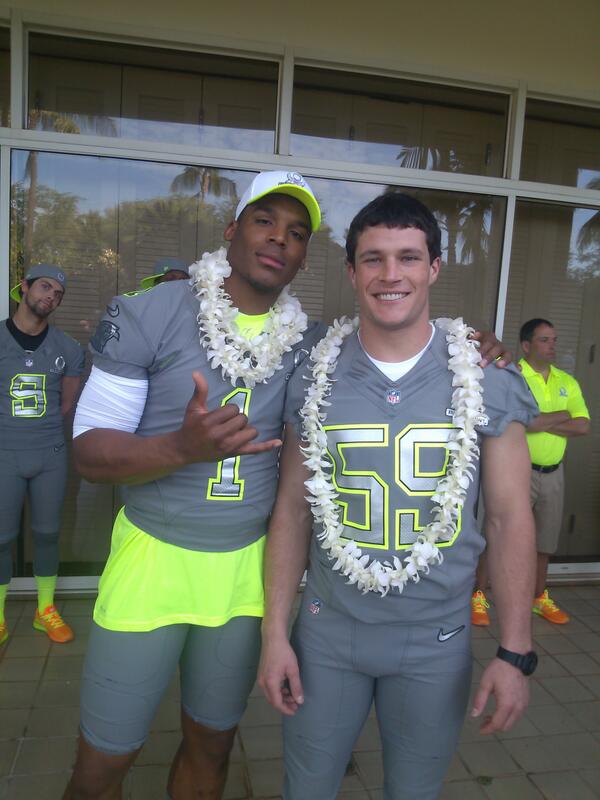 Foto på Luke Kuechly  & hans vän Cam Newton