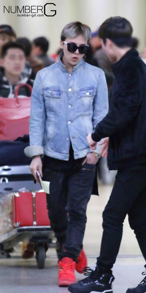 RT @VIPmelizhita: G-DRAGON en el aeropuerto Incheon refresando de la Isla Jeju. http://t.co/ZsVIcdJVjM