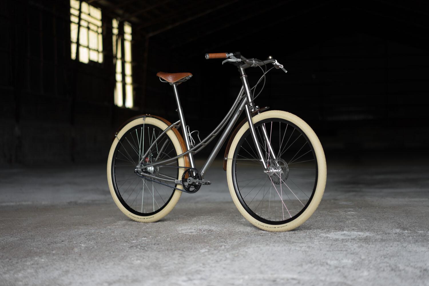 Hello Honey! A beautiful Ti Model No.5 with wooden fenders & honey leather accents. #beautifulbicycle http://t.co/WhmCnA4Ear