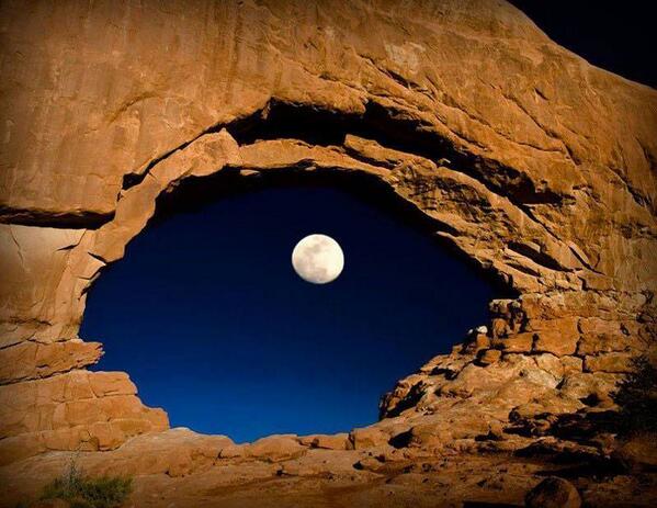 Dragon's Eye. Moon seen from Arches National Park in Utah! http://t.co/JCPy2LLpm7