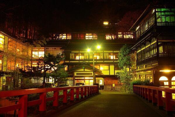 【千と千尋の神隠し】四万温泉/積善館の本館(群馬県吾妻郡中之条町四万温泉)「千と千尋」油屋のモデルとなった宿 【千と千尋の神隠し】四万温泉/積善館の本館(群馬県吾妻郡中之条町四万温泉)「千と千尋」油屋のモデルとなった宿