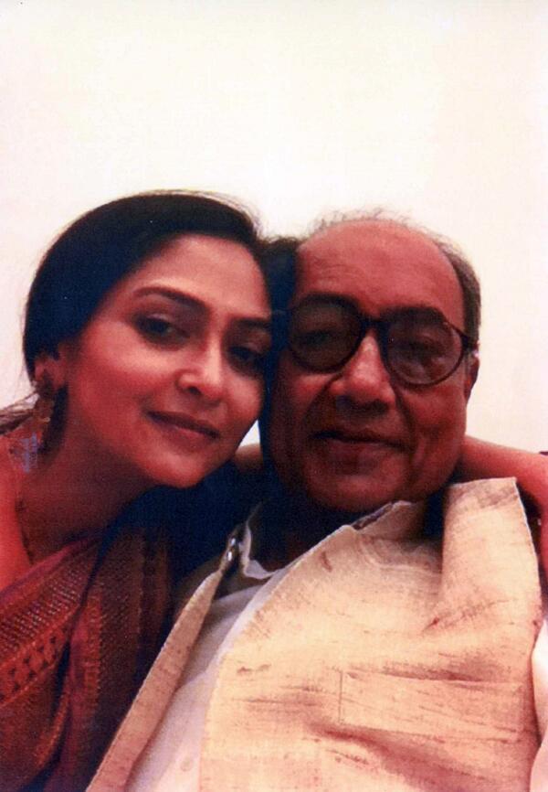 RaGa ne bana di Jodi @vbsingh60: @rameshnswamy: when i see this, Silsila come to my mind. #diggyleaks u r killer