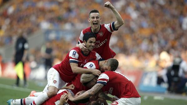 Arsenal players celebrate FA Cup winning goal [via @FIFAcom]