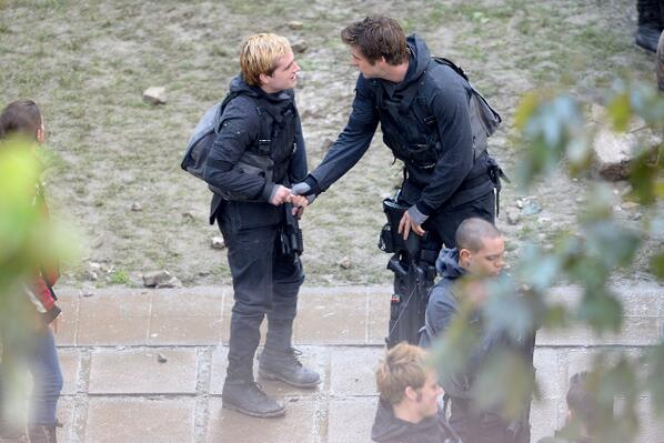 watch jennifer lawrence and josh hutcherson secretly play the