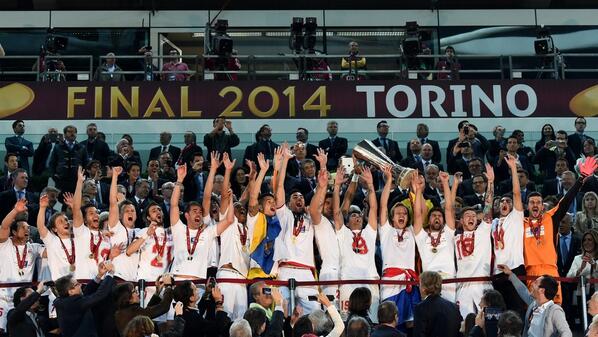 Sevilla players celebrate Europa League triumph [via @EuropaLeague]