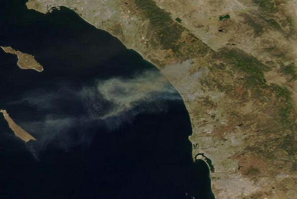 An even clearer shot of S. Calif. smoke plumes on latest pass of @NASA MODIS satellite. #CarlsbadFire #cawx